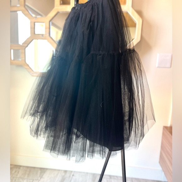 Elegant Black Tulle Skirt - Picture 5 of 7